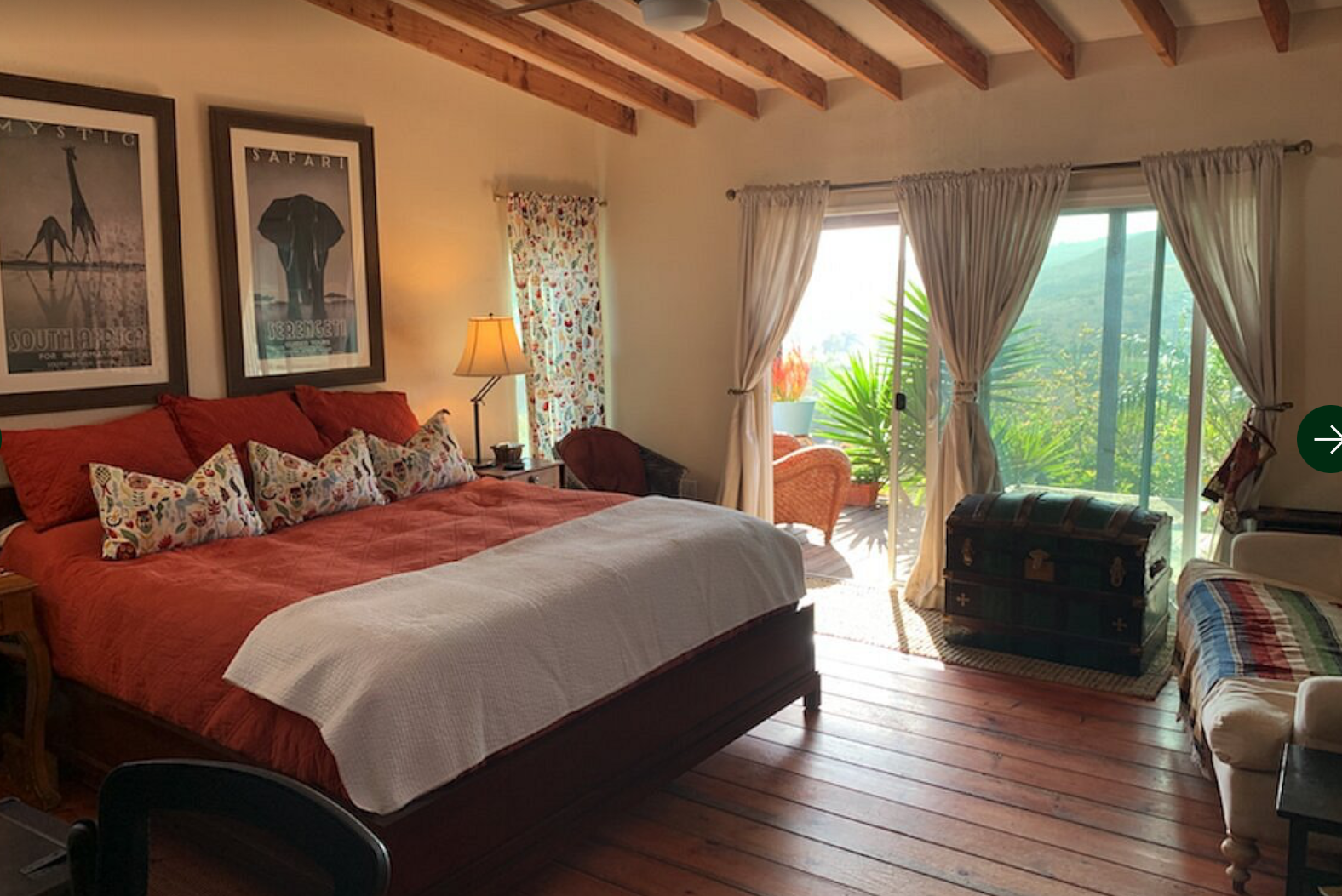 Cabaña #2 — The Red Room